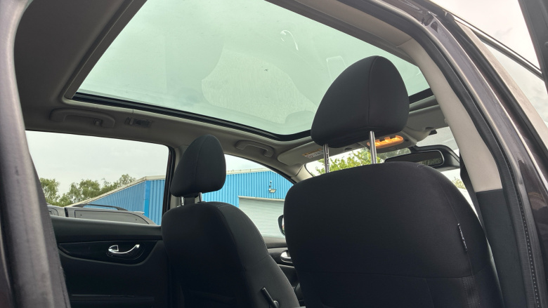 Nissan Qashqai 1.2 DiG-T N-Connecta 5dr Petrol Hatchback